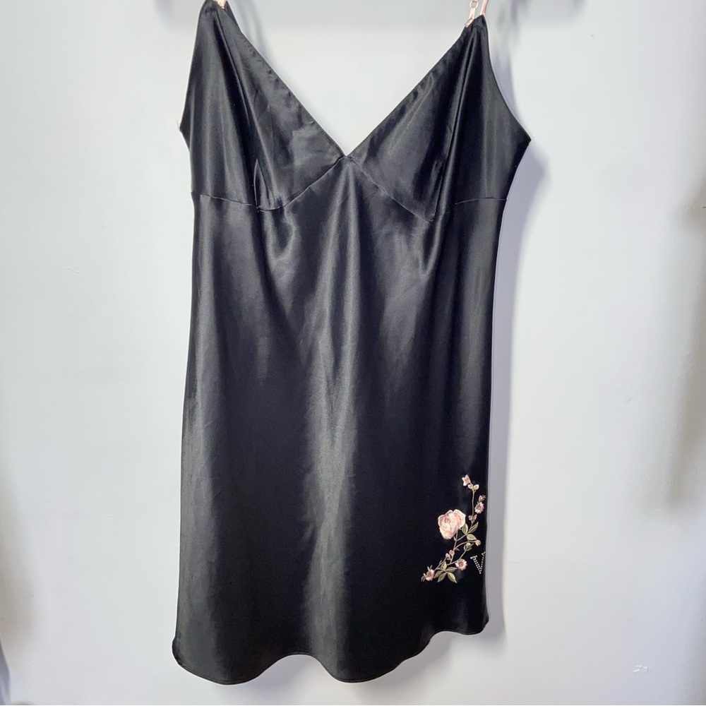 Black Embroidered Flower Slip